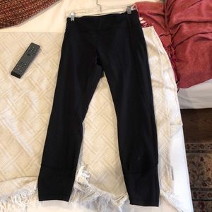 Lululemon Size 8 Cropped Leggings